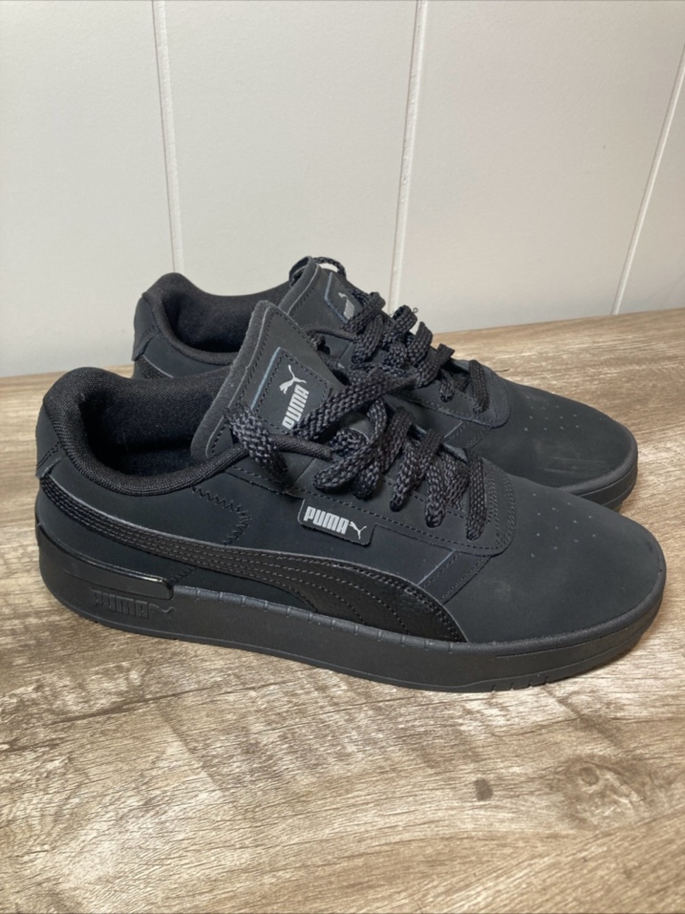 Puma Clasico Buck Black Men’s 9.5 Lace Up Basketball Low Top